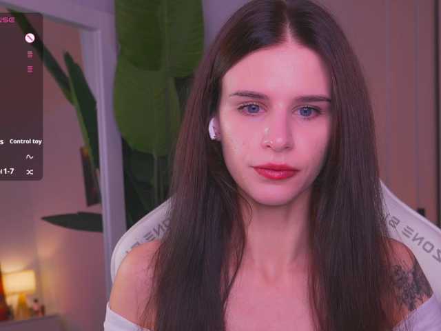 EmiliAva82936, live now on BongaCams