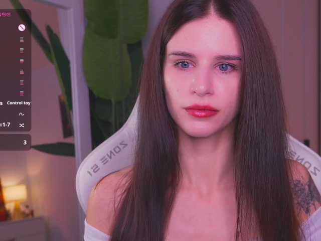 EmiliAva82936, live now on BongaCams