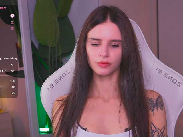 EmiliAva82936 live cam on BongaCams