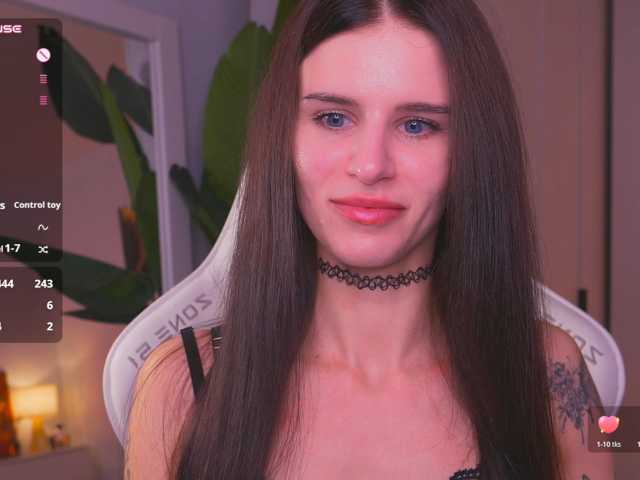EmiliAva82936 live cam on BongaCams