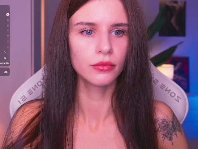 EmiliAva82936 live cam on BongaCams
