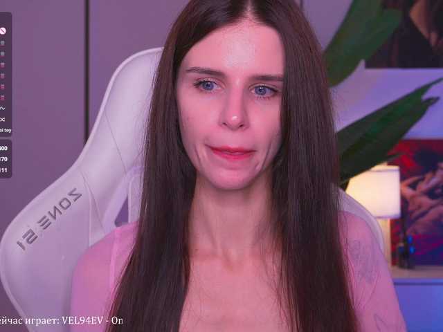 EmiMoon live cam preview