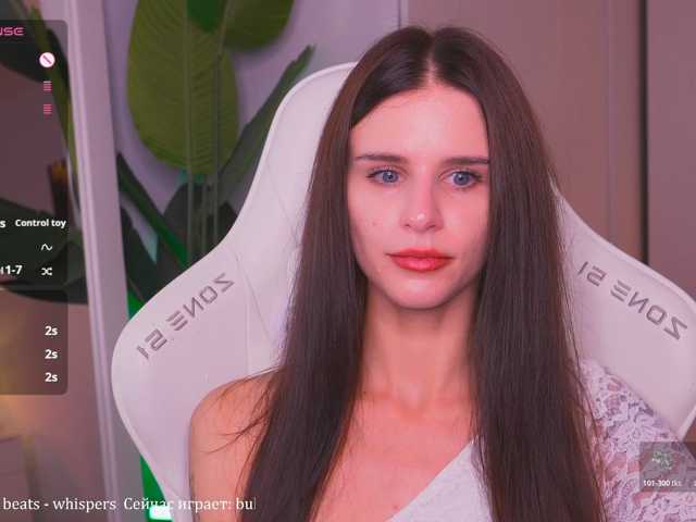 EmiliAva82936 live cam on BongaCams