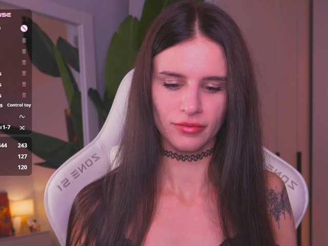 EmiliAva82936 live cam on BongaCams
