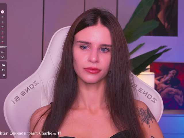 EmiliAva82936 live cam on BongaCams