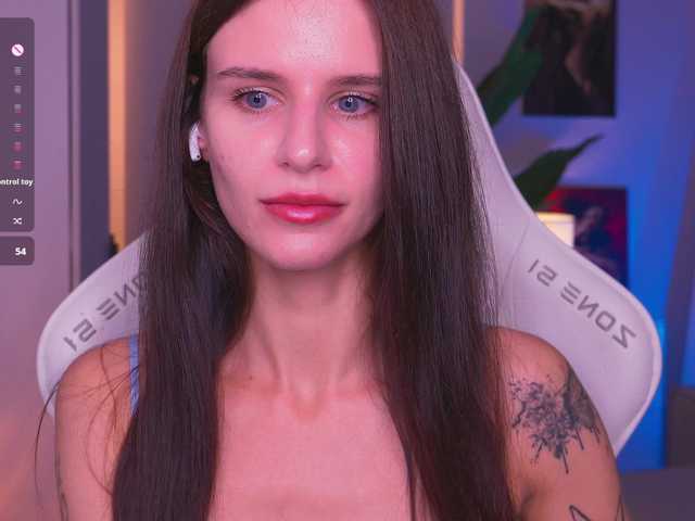 EmiliAva82936 live cam on BongaCams