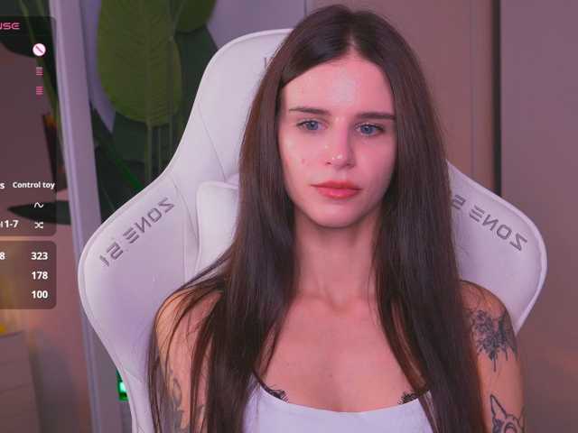 EmiliAva82936 live cam on BongaCams