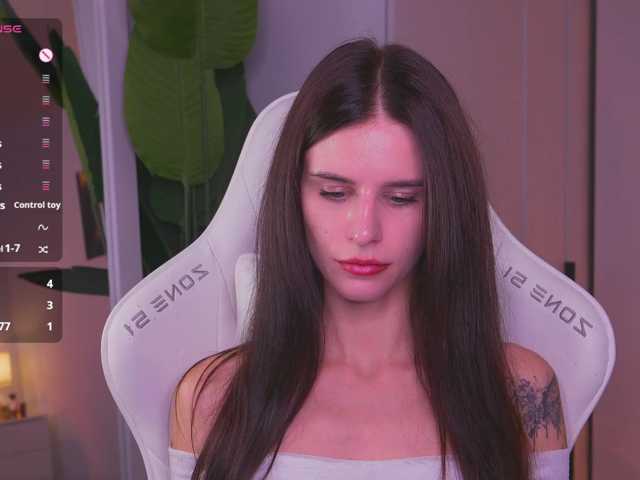 EmiliAva82936, live now on BongaCams