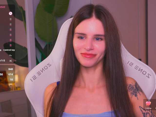 EmiliAva82936 live cam on BongaCams