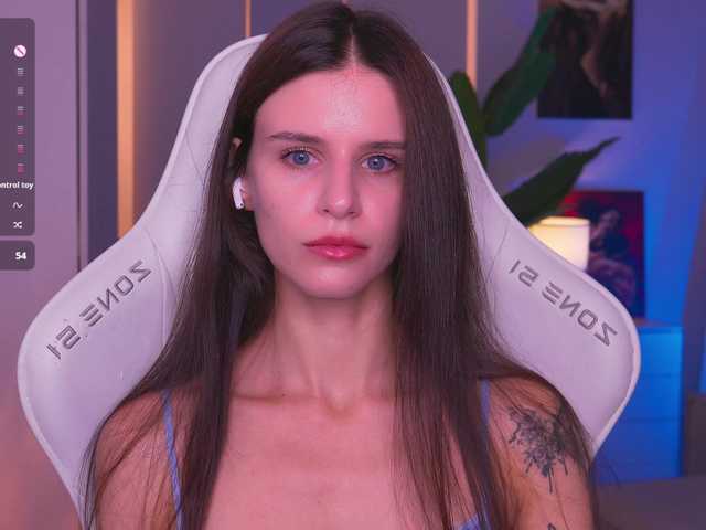 EmiliAva82936 live cam on BongaCams