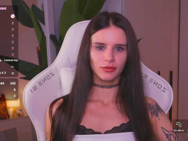 EmiliAva82936 live cam on BongaCams