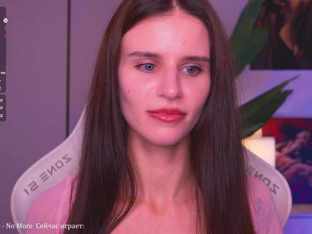 EmiliAva82936 live cam on BongaCams