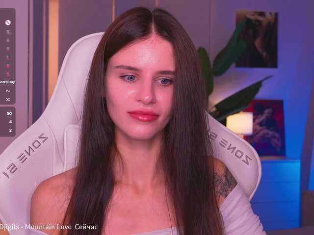 EmiliAva82936 live cam on BongaCams