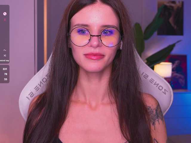 EmiliAva82936 live cam on BongaCams