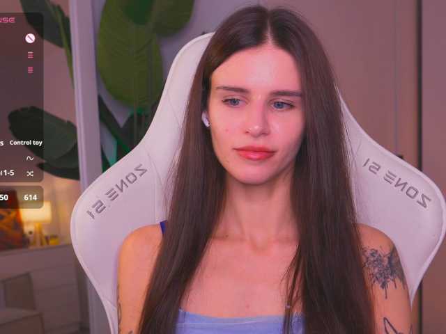 EmiliAva82936 live cam on BongaCams