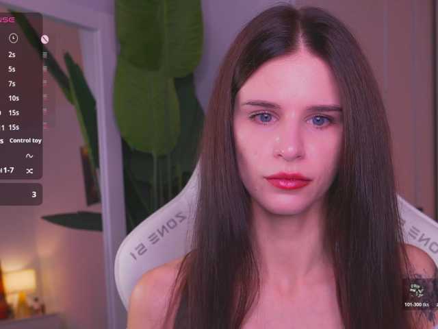 EmiliAva82936, en directo ahora en BongaCams