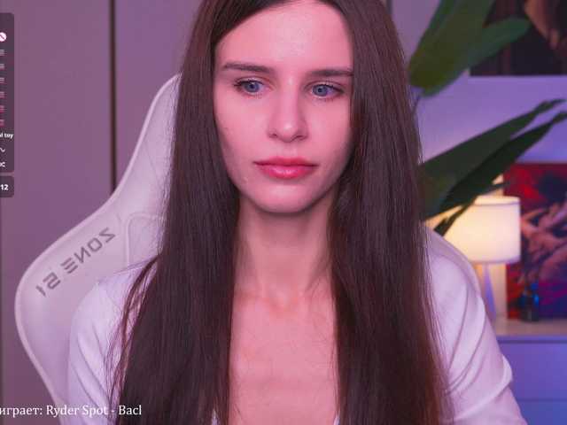 EmiliAva82936 live cam on BongaCams
