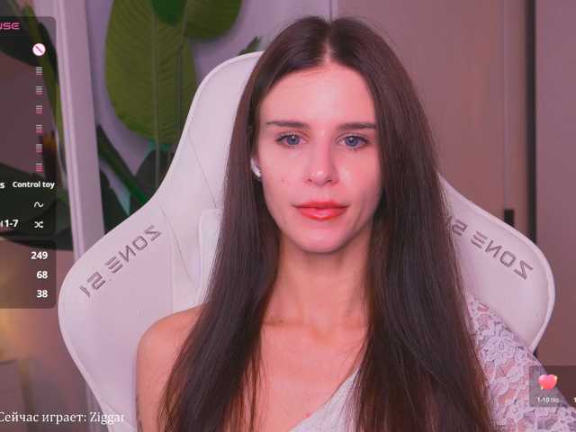 EmiliAva82936 live cam on BongaCams