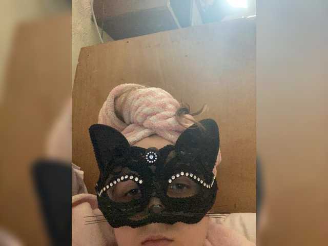 Mila23-1-1 live cam on BongaCams
