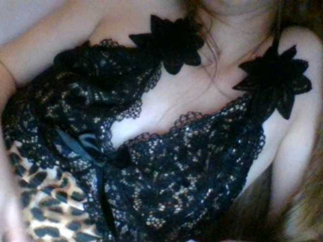 Mila23-1-1 live cam on BongaCams