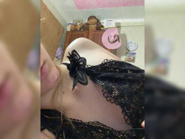 Mila23-1-1 live cam on BongaCams