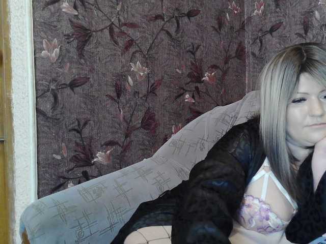 Yuliia's BongaCams show and profile