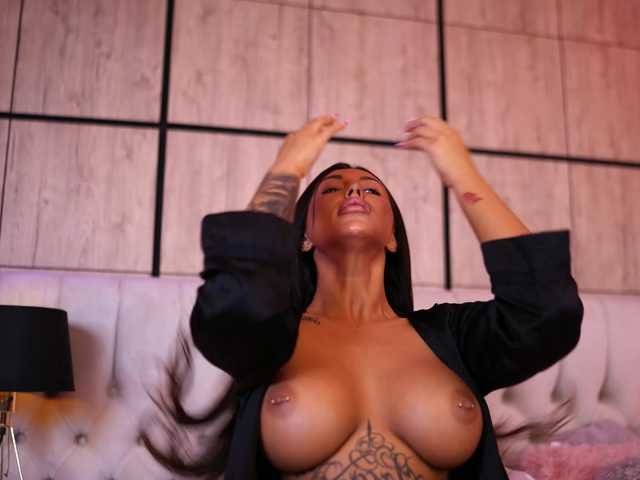 AishaaDevoe live cam on BongaCams