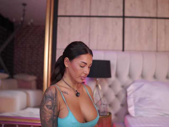 AishaaDevoe live cam on BongaCams