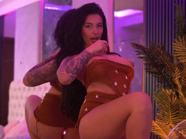AishaaDevoe live cam on BongaCams