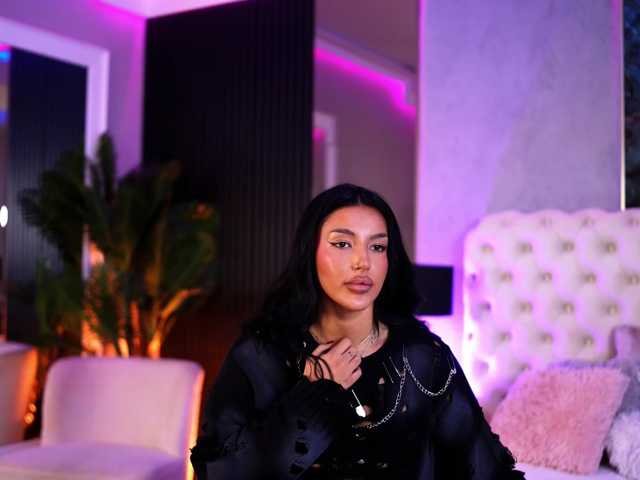 AishaaDevoe live cam on BongaCams