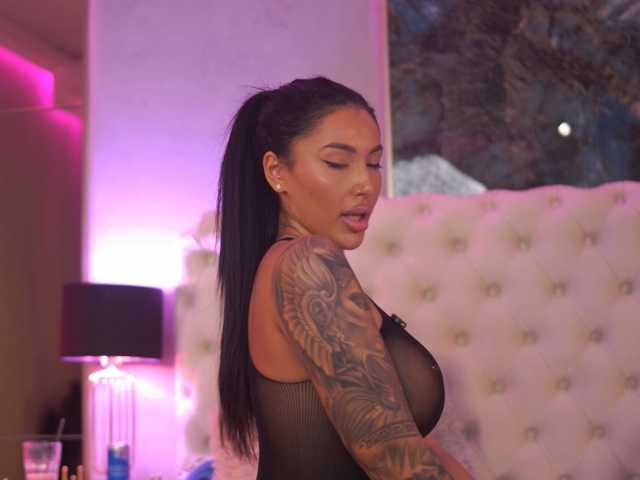 AishaaDevoe live cam on BongaCams