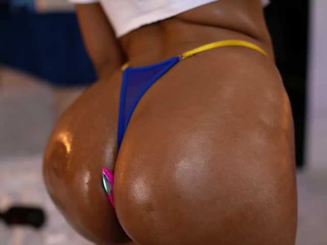 AishaaDevoe live cam on BongaCams