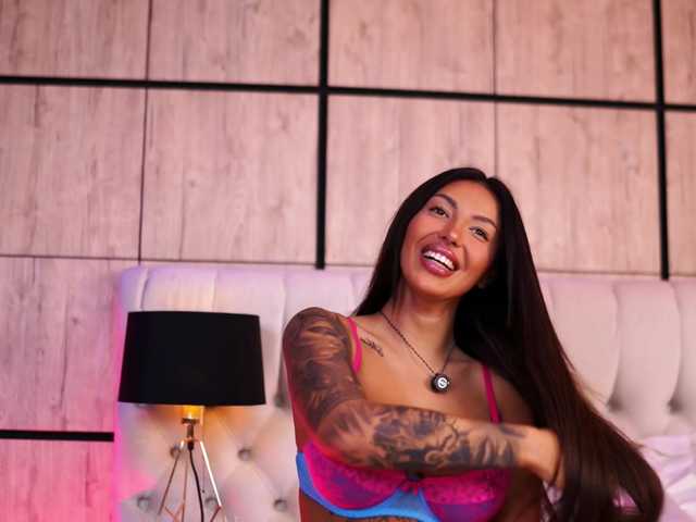 AishaaDevoe live cam on BongaCams