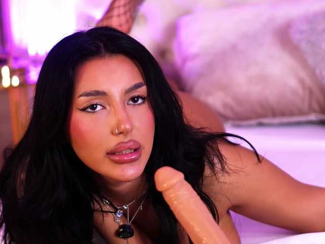 AishaaDevoe live cam on BongaCams