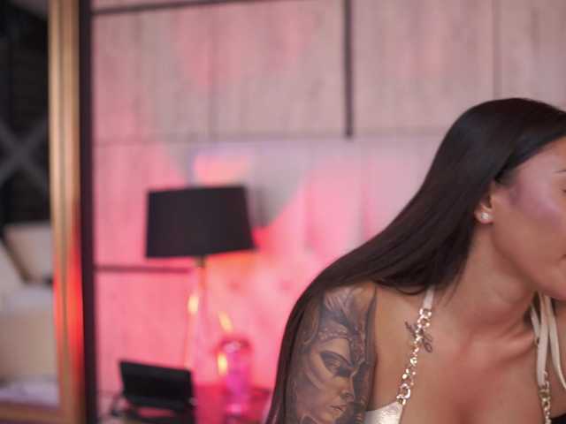 AishaaDevoe live cam on BongaCams