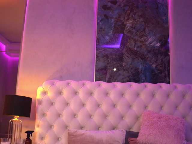 AishaaDevoe live cam on BongaCams