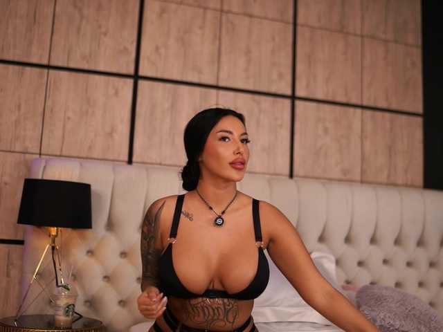AishaaDevoe live cam on BongaCams