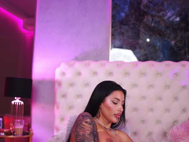 AishaaDevoe live cam on BongaCams