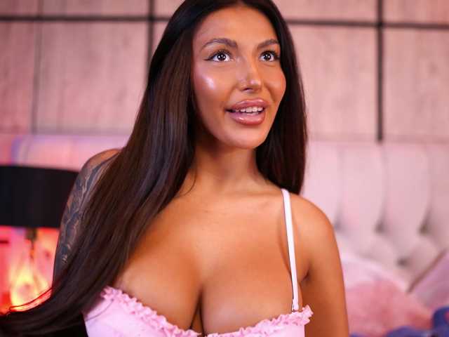 AishaaDevoe live cam on BongaCams