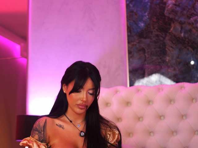 AishaaDevoe live cam on BongaCams