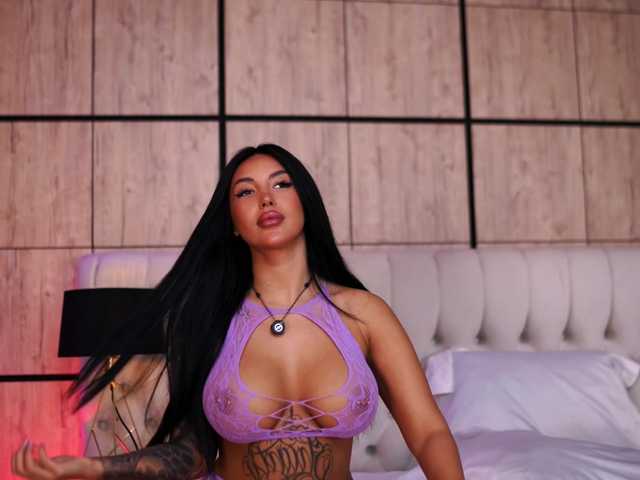 AishaaDevoe live cam on BongaCams