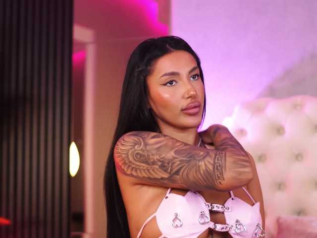 AishaaDevoe live cam on BongaCams