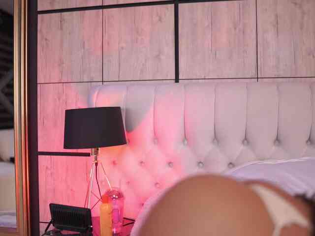 aishaadevoe's live room