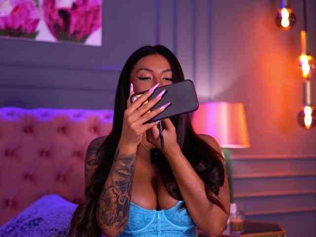 AishaaDevoe webcam