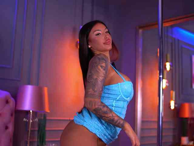 模特: aishaadevoe