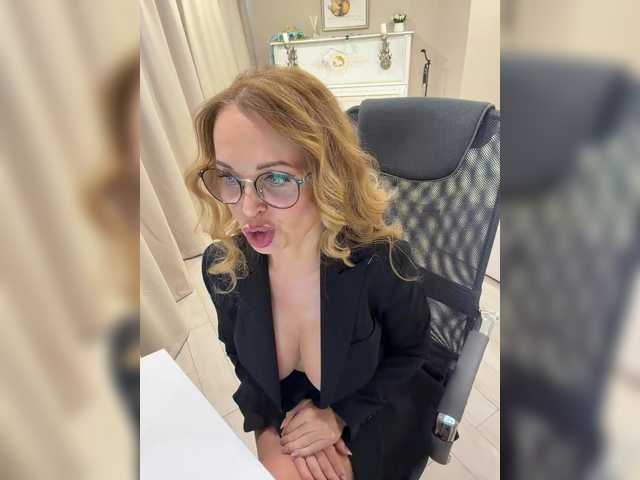 XxxSexyMilfxxX live cam on BongaCams