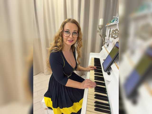 XxxSexyMilfxxX live cam on BongaCams