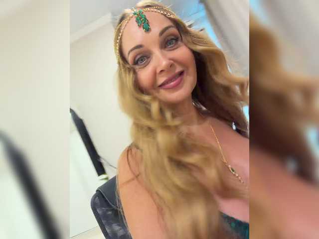 XxxSexyMilfxxX live cam on BongaCams