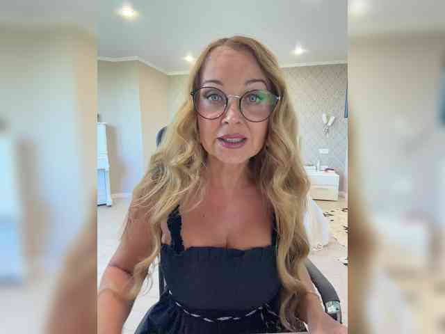 Milf_Zabava webcam