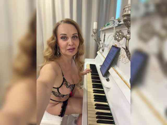 XxxSexyMilfxxX live female cam on bongacams